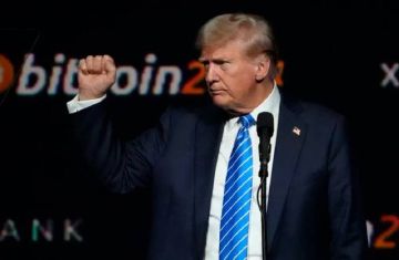 ترامب يبدأ أعمال الهدم لتجهيز قاعة الاحتفالات في البيت الأبيض ترامب يبدأ أعمال الهدم لتجهيز قاعة الاحتفالات في البيت الأبيض