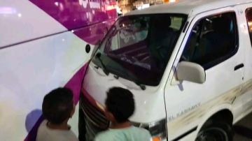 تصادم ميكروباص بأتوبيس في الأقصر دون إصابات والأمن يرفع آثار الحادث