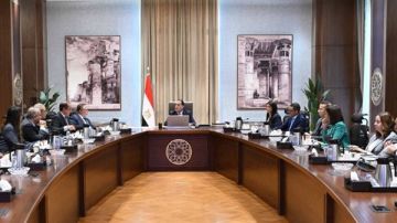 رئيس الوزراء يتابع جهود لجنة إدارة الدين العام الخارجي وتنظيم الاقتراض