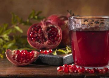 طريقة عمل عصير الرمان.. مشروب طبيعي يعزز خصوبة الرجال ويساهم في مكافحة السكري طريقة عمل عصير الرمان.. مشروب طبيعي يعزز خصوبة الرجال ويساهم في مكافحة السكري