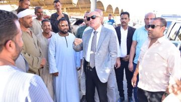 محافظ الأقصر يحث سائقي الحنطور على حسن معاملة الزائرين المصريين والأجانب محافظ الأقصر يحث سائقي الحنطور على حسن معاملة الزائرين المصريين والأجانب