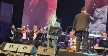 هاني شاكر يقدم أغنية بالأحضان وسط هتافات الجمهور