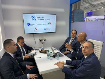وزير الصحة يعقد اجتماعا مع ممثلي شركتي E-Health و Rain Stella على هامش ملتقى الصحة العالمي 2025 في السعودية وزير الصحة يعقد اجتماعا مع ممثلي شركتي E-Health و Rain Stella على هامش ملتقى الصحة العالمي 2025 في السعودية