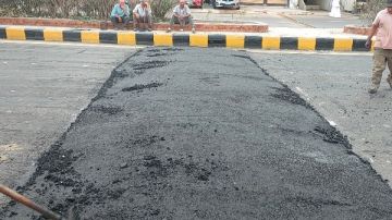 تنفيذ مطبات صناعية في شوارع مدينة كفر الشيخ.. صور