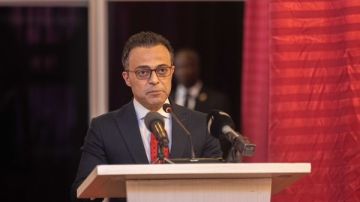 سفير مصر في باماكو يؤكد الأولوية التي توليها القاهرة لمساعدة مالي في تحقيق الأمن والاستقرار سفير مصر في باماكو يؤكد الأولوية التي توليها القاهرة لمساعدة مالي في تحقيق الأمن والاستقرار
