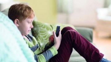 سلبيات تعرض الأطفال لمحتوى السوشيال ميديا لفترات طويلة سلبيات تعرض الأطفال لمحتوى السوشيال ميديا لفترات طويلة