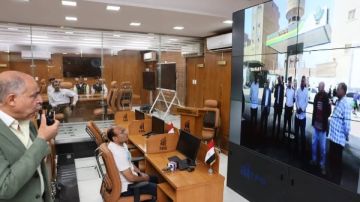 محافظ المنيا يتابع انتظام العمل بمحطات الوقود ومواقف الركاب محافظ المنيا يتابع انتظام العمل بمحطات الوقود ومواقف الركاب