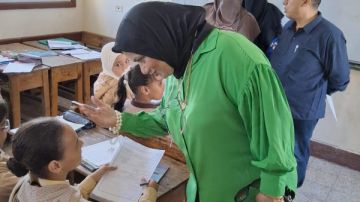 مدير تعليم مطروح تتفقد مدرسة أبو بكر وتتابع تنفيذ برنامج تنمية مهارات اللغة العربية