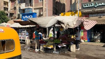 استغاثة من أهالي القناطر بسبب انتشار الباعة الجائلين بميدان المدينة استغاثة من أهالي القناطر بسبب انتشار الباعة الجائلين بميدان المدينة