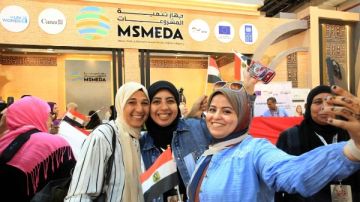 شباب معرض تراثنا يحتفلون بذكرى انتصارات أكتوبر مع الزوار