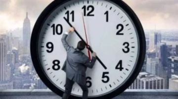 متنساش تغير ساعتك اليوم.. بدء تطبيق التوقيت الشتوي متنساش تغير ساعتك اليوم.. بدء تطبيق التوقيت الشتوي