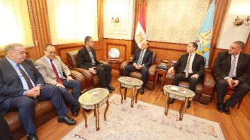 محافظ كفر الشيخ ونائب وزير الصحة يناقشان ملفات الحوكمة والتطوير .. صور