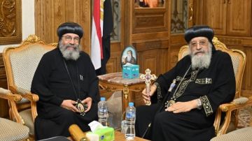 البابا تواضروس الثاني يستقبل نيافتي الأنبا باڤلوس والأنبا ديسقورس