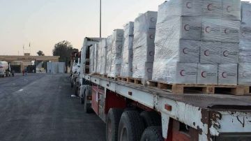 الهلال الأحمر المصري: 240 ألف سلة غذائية عبر قافلة زاد العزة الـ55 إلى غزة صور الهلال الأحمر المصري: 240 ألف سلة غذائية عبر قافلة زاد العزة الـ55 إلى غزة صور