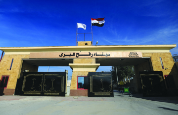 حكومة غزة تعلن قرب إعادة فتح معبر رفح وتحدد أولويات السفر عبره حكومة غزة تعلن قرب إعادة فتح معبر رفح وتحدد أولويات السفر عبره