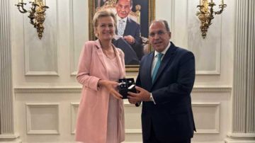 رئيس الجامعة البريطانية في مصر يستقبل سفيرة الاتحاد الأوروبي رئيس الجامعة البريطانية في مصر يستقبل سفيرة الاتحاد الأوروبي