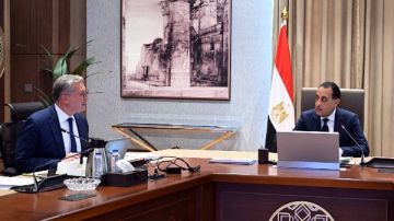 رئيس الوزراء يلتقي وزير البترول والثروة المعدنية لاستعراض عدد من ملفات العمل