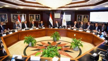 محافظ البنك المركزي ووزير الخارجية يشهدان إطلاق مبادرة افتح حسابك في مصر محافظ البنك المركزي ووزير الخارجية يشهدان إطلاق مبادرة افتح حسابك في مصر