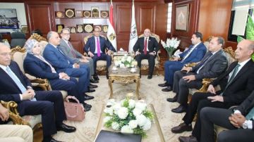 محافظ بني سويف يستقبل المشاركين وضيوف مهرجان ومؤتمر النباتات الطبية والعطرية