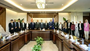 هيئة الدواء تبحث توطين صناعة المواد الخام ودعم إتاحة العلاجات الحيوية المتطورة هيئة الدواء تبحث توطين صناعة المواد الخام ودعم إتاحة العلاجات الحيوية المتطورة