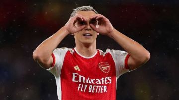 بعد شائعات الرحيل .. تروسارد يحسم مصيره مع آرسنال