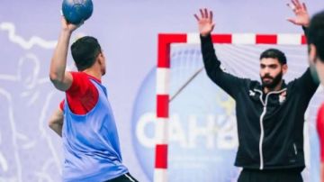  رجال يد الأهلي يتدرب استعدادا لمواجهة البوليس الرواندي