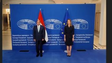 عزف السلام الوطني.. لحظة استقبال رئيسة البرلمان الأوروبي لـ الرئيس السيسي عزف السلام الوطني.. لحظة استقبال رئيسة البرلمان الأوروبي لـ الرئيس السيسي