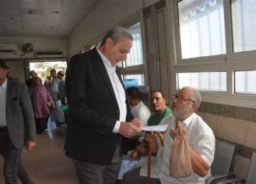 محافظ الغربية يستمع لشكاوى المواطنين على شباك المركز التكنولوجي ويوجه بسرعة حل مطالبهم محافظ الغربية يستمع لشكاوى المواطنين على شباك المركز التكنولوجي ويوجه بسرعة حل مطالبهم