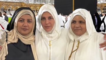 من الحرم المكي.. أماني كمال تؤدي مناسك العمرة