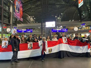 بالأعلام ولافتات تحيا مصر .. الجاليات المصرية بأوروبا تستعد لاستقبال الرئيس السيسي في بروكسل صور