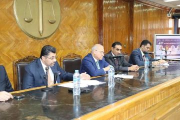 جامعة القاهرة تستعرض الأطر الأخلاقية والقانونية لتنظيم الذكاء الاصطناعي صور