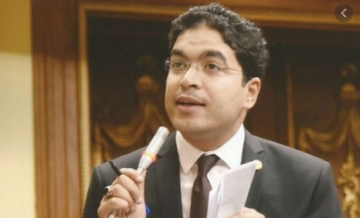 ضياء داوود يطالب جبالي بالنزول من على المنصة لإبداء رأيه في المادة 105 من قانون الإجراءات الجنائية ضياء داوود يطالب جبالي بالنزول من على المنصة لإبداء رأيه في المادة 105 من قانون الإجراءات الجنائية