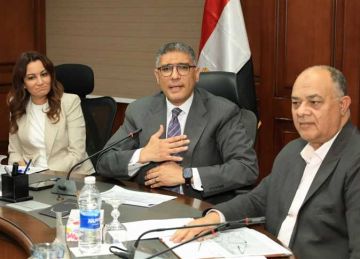 محافظ الجيزة يعقد اللقاء الأسبوعي لبحث شكاوى المواطنين في 4 أحياء محافظ الجيزة يعقد اللقاء الأسبوعي لبحث شكاوى المواطنين في 4 أحياء