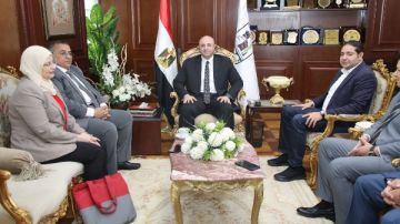 محافظ بني سويف يبحث مع وفد من وزارة الصناعة وهيئة التنمية الصناعية وجمعيات المستثمرين آليات تطوير المناطق الصناعية.. ويشيد بدعم الفريق كامل الوزير لتطوير القطاع الصناعي محافظ بني سويف يبحث مع وفد من وزارة الصناعة وهيئة التنمية الصناعية وجمعيات المستثمرين آليات تطوير المناطق الصناعية.. ويشيد بدعم الفريق كامل الوزير لتطوير القطاع الصناعي