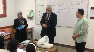 مدير تعليم القليوبية يفاجئ المدارس للاطمئنان على انتظام الدراسة مدير تعليم القليوبية يفاجئ المدارس للاطمئنان على انتظام الدراسة