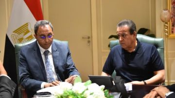 وزير الصحة يبحث مع محافظ قنا تسريع تطوير المستشفيات وإنشاء مركز إسعاف متكامل وزير الصحة يبحث مع محافظ قنا تسريع تطوير المستشفيات وإنشاء مركز إسعاف متكامل