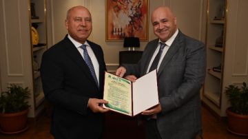 وزير الصناعة والنقل يسلم شهادات التحقق من تقارير البصمة الكربونية لـ6 شركات محلية