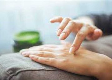 الوصفة السحرية لنعومة اليدين والقدمين من أول مرة.. 6 نصائح فعالية للترطيب الوصفة السحرية لنعومة اليدين والقدمين من أول مرة.. 6 نصائح فعالية للترطيب