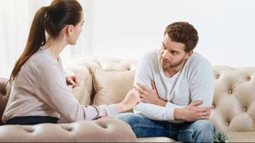 عن كل سنة خمسة من الإبل ..عطية لاشين يعلق على واقعة طبيبة نزعت أسنان زوجها لزواجه بأخرى