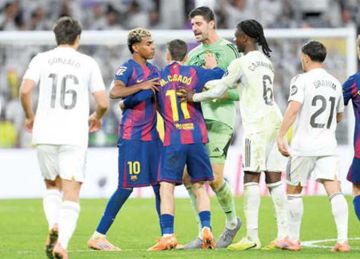 لاعبو ريال مدريد وبرشلونة يترقبون قرارات الليجا بعد مشاجرة الكلاسيكو 