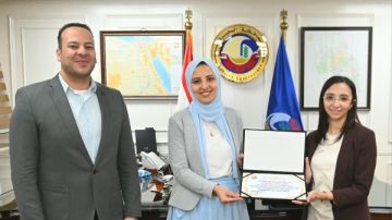 محافظ البحيرة تكرم مديرة وحدة طب الأسرة بقرية المجد بالرحمانية محافظ البحيرة تكرم مديرة وحدة طب الأسرة بقرية المجد بالرحمانية