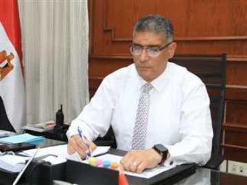 محافظ الجيزة: الانتهاء من تطوير 14 محورا حول الأهرامات والمتحف الكبير