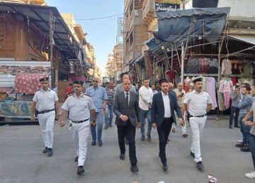 مدير أمن بورسعيد يقود حملة مكبرة لإزالة الإشغالات بشارع التجاري في حي العرب