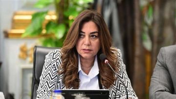 وزيرة التنمية المحلية توجه بتكثيف الحملات الرقابية على مواقف السرفيس