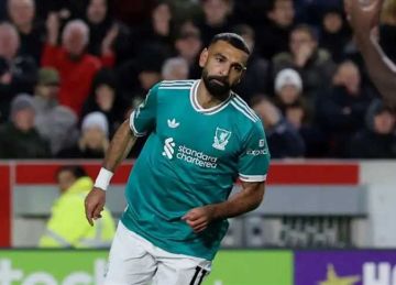 جماهير ليفربول تدعم محمد صلاح ضد الانتقادات.. واللاعب يرد جماهير ليفربول تدعم محمد صلاح ضد الانتقادات.. واللاعب يرد