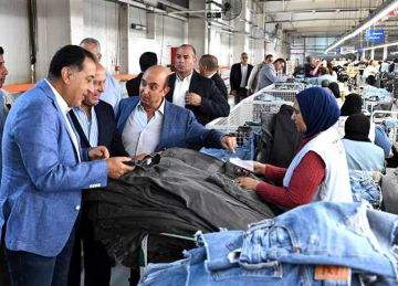 خلال جولته بمحافظة القليوبية.. رئيس الوزراء يتفقد مصنع تي آند سي للملابس الجاهزة خلال جولته بمحافظة القليوبية.. رئيس الوزراء يتفقد مصنع تي آند سي للملابس الجاهزة