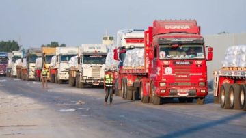 وصول شاحنات المساعدات إلى خان يونس بقطاع غزة