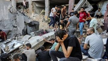 استشهاد 10 وإصابة آخرين في قصف للاحتلال على مخيم النصيرات منذ الصباح استشهاد 10 وإصابة آخرين في قصف للاحتلال على مخيم النصيرات منذ الصباح