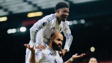 الدوري الإنجليزي مانشستر يونايتد يتقدم على ليفربول بهدف نظيف في الشوط الأول الدوري الإنجليزي مانشستر يونايتد يتقدم على ليفربول بهدف نظيف في الشوط الأول