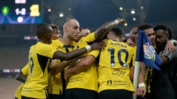 بسبب 20 زجاجة مياه.. تغريم اتحاد جدة 100 ألف ريال سعودي بسبب 20 زجاجة مياه.. تغريم اتحاد جدة 100 ألف ريال سعودي